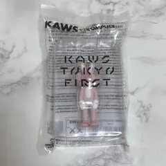KAWS カウズ キーホルダー うさぎ ピンクのサムネイル