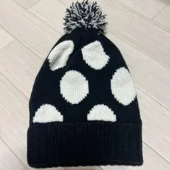 黒と白のドットデザインニット帽