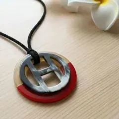 BN229　レッドサークル　イニシャルH　バッファローホーン　水牛ネックレス
