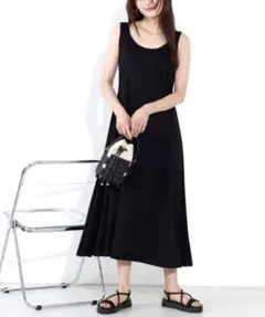 Pierrotノースリーブ 美ライン ワンピースミドル丈ブラック Lサイズのサムネイル