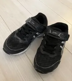 asics アシックス　キッズスニーカー　黒　19センチ
