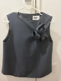 Bibiy. グレー　ノースリーブ　GARDEN TOP 新品　タグ付き　ベスト Bibiy. グレー ノースリーブ GARDEN TOP 新品 タグ付き ベスト - メルカリ