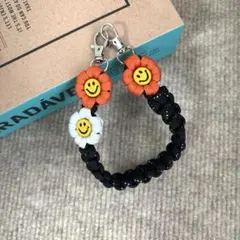 パラコード　ハンドスマホストラップ　☺︎ニコちゃん☺︎ お花　ハンドメイド
