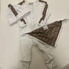 Burberryベビー　ロンパース・スタイ・帽子3点セット