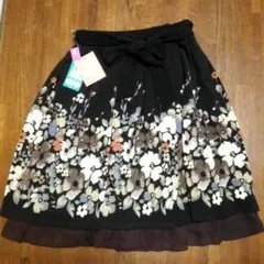 新品未使用　裾シフォンフリル付きスカート