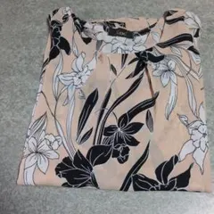 ベージュ フラワープリント 半袖シャツ