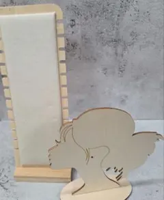 アイボリー合皮・木製ネックレス　木製イヤリング・ピアス　ディスプレイ用品