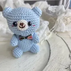 水色のくまのあみぐるみ