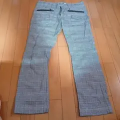 【美品】ユニクロチェック柄フレアパンツ ジッパーポケット付きウエスト82