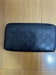 GUCCI グッチ GGエンボス ラウンドファスナー長財布 ネイビー - メルカリ