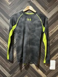 美品UNDER ARMOUR Lサイズ 長袖Tシャツ ブラック/ライム　インナー