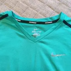 Nike Dri-FIT Vネックランニング半袖Tシャツ　緑