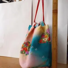 花柄刺繍の布製巾着バッグ