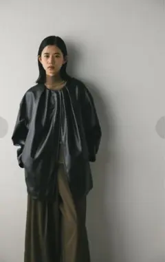 フェイクレザータックジャケット