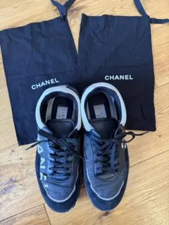 ただいま値下げ中^_^CHANEL スニーカー ブラック　難ありのサムネイル