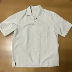 ベージュ 半袖シャツ ボタン付き