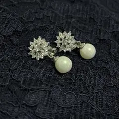 〈耳が痛くならない〉パールとクリスタルのドロップイヤリング　ウェディング