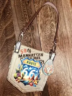 デニムリメイク　ポケットペイントミニバッグ☆チャーム付き☆