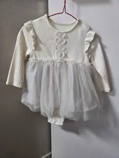 ホワイト フリル付きロンパース