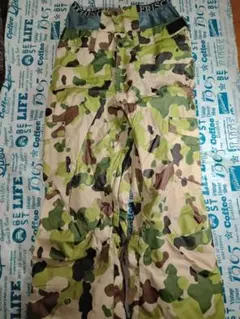 【売り】迷彩スノーボードウェア Mサイズ