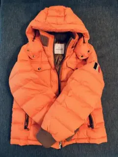 オレンジ ダウンジャケット