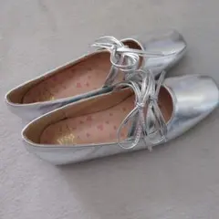 フラットシューズ