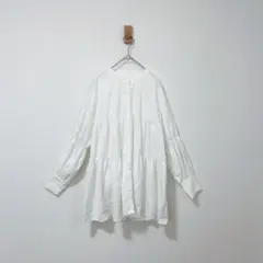 ヴィス　VIS WEB限定　ノーカラーティアードブラウス　白　フリルブラウス