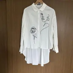 SHEIN フェイス＆ローズ柄 ロングシャツ ホワイト