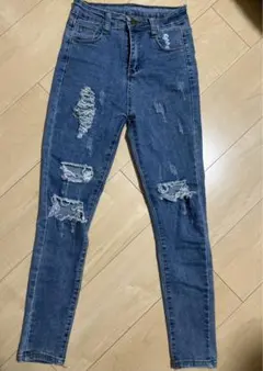 【美品】レディース　デニム　ダメージデニム　スキニー　ジーンズ