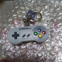 ニンテンドーミュージアム限定　ゲームハードキーホルダー　スーパーファミコン