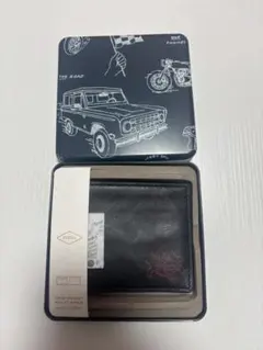 FOSSIL 二つ折り財布 黒 赤い刺繍付きのサムネイル