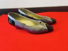 レディース グレーと　黒　パンプス　　大きめ24EEE