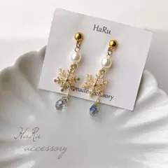 【 w25 】雪の結晶 ゴールド ガラスチャーム ピアスorイヤリング