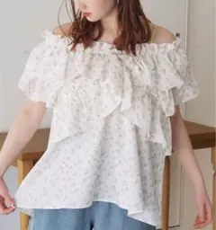 tiptop フリルクロス2wayブラウス　ホワイト系その他　小花　花柄のサムネイル