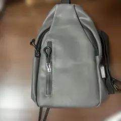 USB 포트가 달린 바디 백 그레이 원 숄더