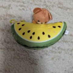 スイカとくまのぬいぐるみ