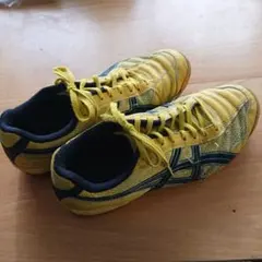 ASICS イエロー フットサルシューズ