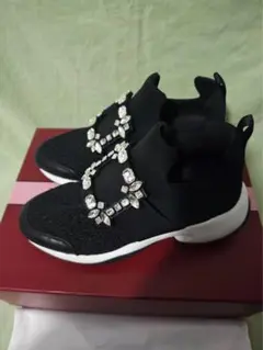 新品半額以下 ロジェヴィヴィエ スニーカー 黒（サイズ39）24.5 25相当 2025年最新】ロジェ ヴィヴィエ スニーカー39の人気アイテム