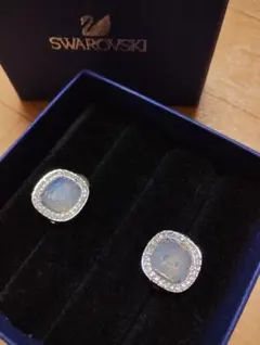 SWAROVSKI スワロフスキー クリップイヤリング ミルキーカラー シルバーのサムネイル