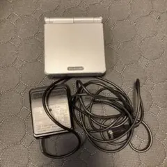 Nintendo Game Boy Advance SP 本体と純正充電器付き