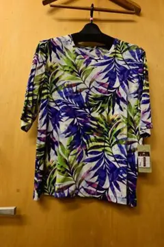 新品未使用　ミセスのブラウス　半袖Mサイズ 白地に紫や緑のカラフル柄