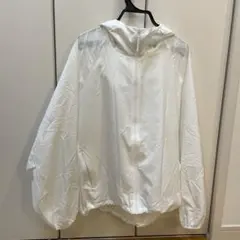 ユニクロ　ポケッタブルパーカー ホワイト