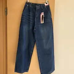 新品タグ付きデニムパンツ