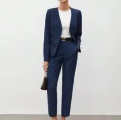 ネイビー ビジネススーツ パンツスーツ上下　UNIQLOブラウス付き