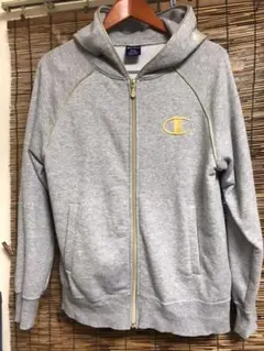 ★チャンピオン　zipアップパーカー