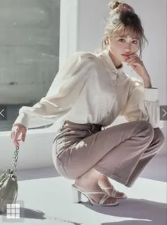 グレイル　花柄刺繍パワショルブラウス　オフホワイト ボリュームスリーブシャツ