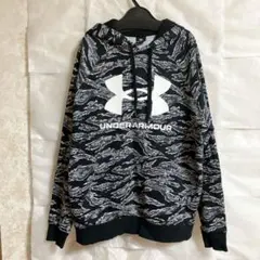 【最終価格】アンダーアーマー パーカー 柄