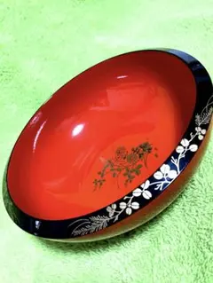 ☆ 菓子器　和食器　赤い漆器 菓子鉢　椀 金色の花模様　昭和レトロ　皿☆