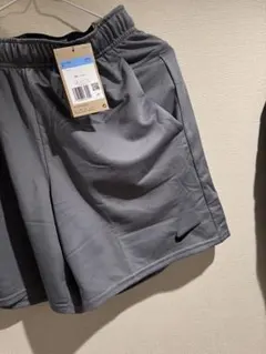 NIKE 新品未使用タグ付き　Lサイズ　ハーフパンツ グレー