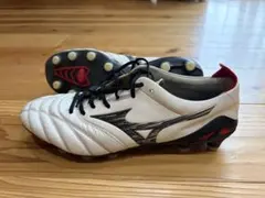 MIZUNO サッカースパイク ホワイト ブラック レッドのサムネイル